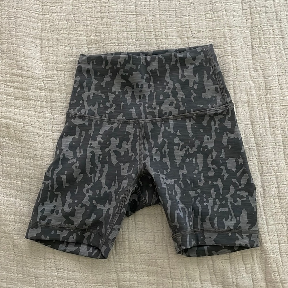 Lululemon Wunder Train Short 6” inseam (Limited Edition Pattern)